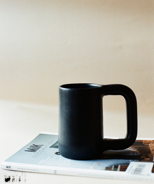 Erde-Workaday Handmade / Tall Black Mug
